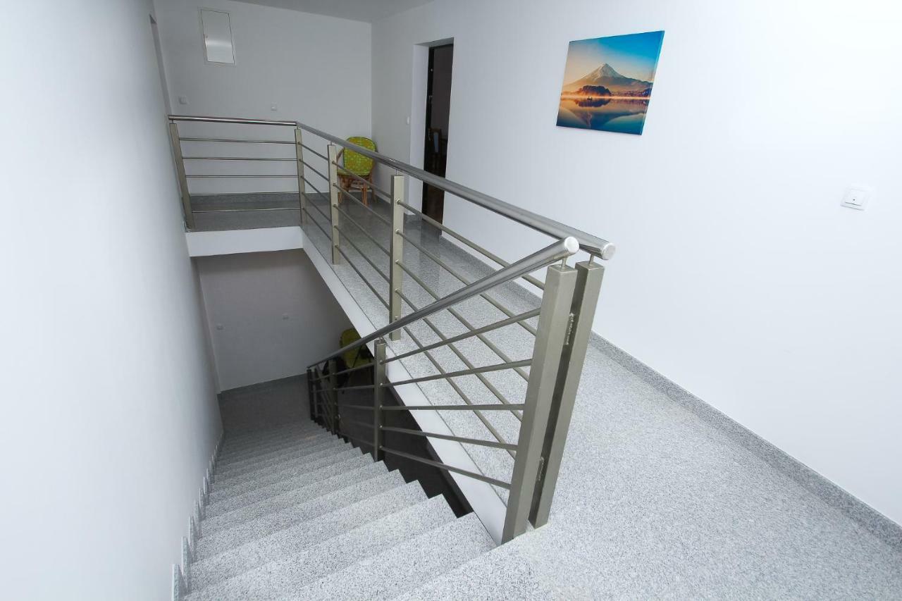 Apartmani Pranjic Каштела Экстерьер фото