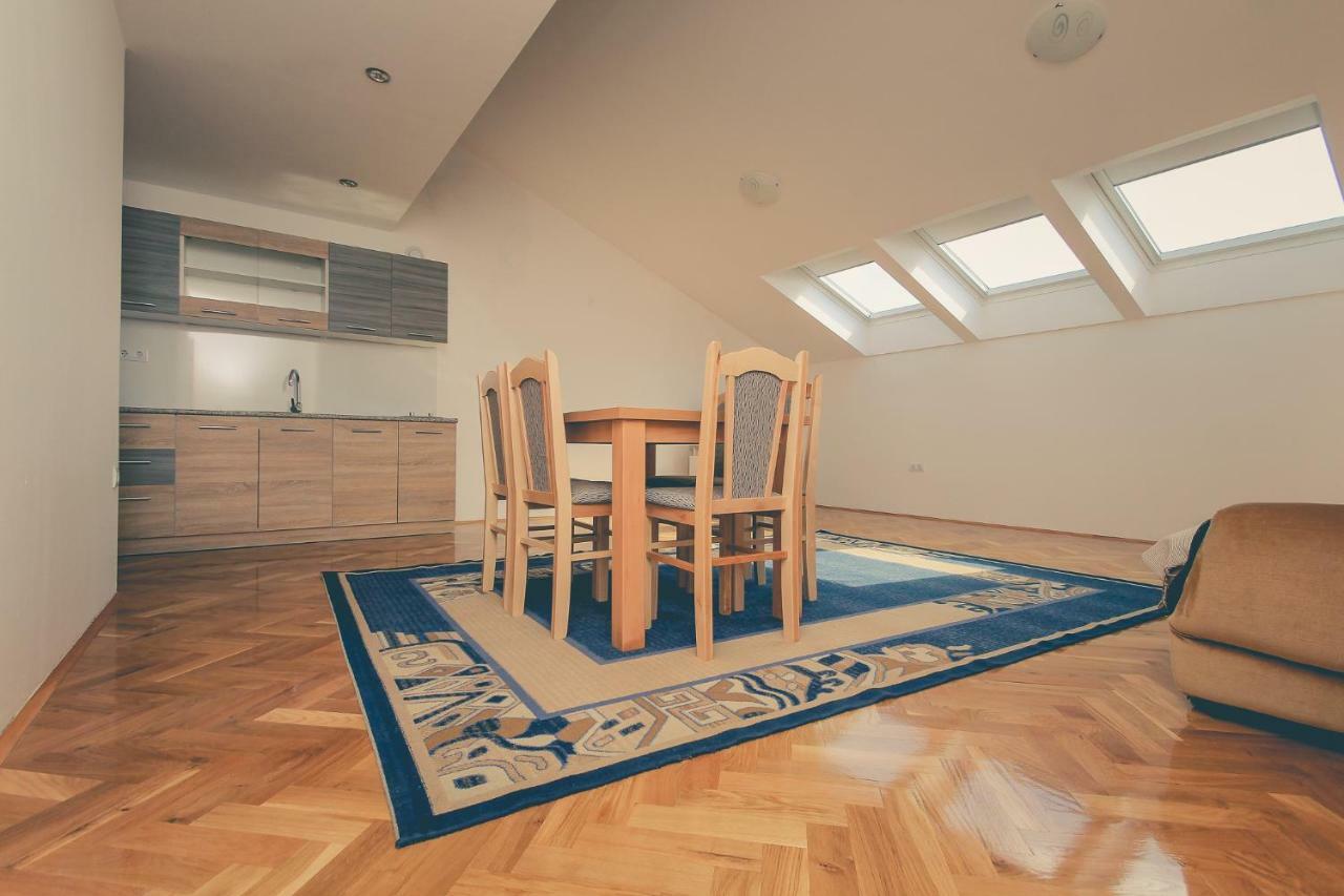 Apartmani Pranjic Каштела Экстерьер фото