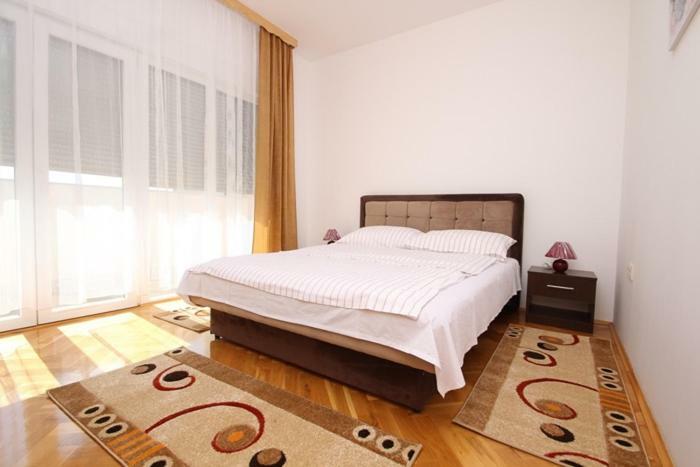 Apartmani Pranjic Каштела Экстерьер фото