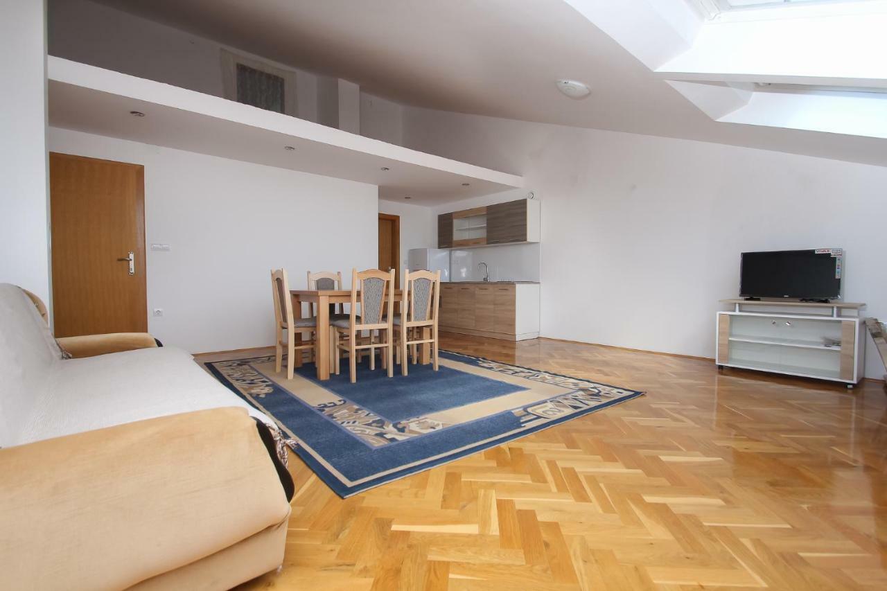 Apartmani Pranjic Каштела Экстерьер фото