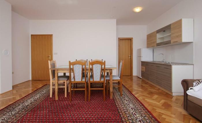 Apartmani Pranjic Каштела Экстерьер фото