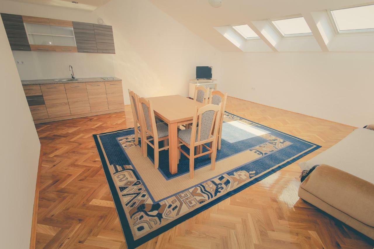 Apartmani Pranjic Каштела Экстерьер фото